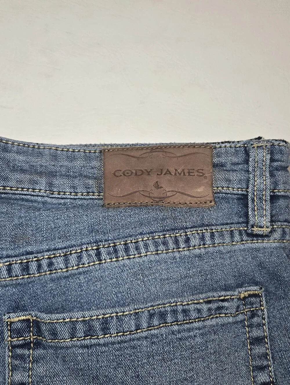 Classic Men's Light Blue Straight-Leg Jeans CODY JAMES